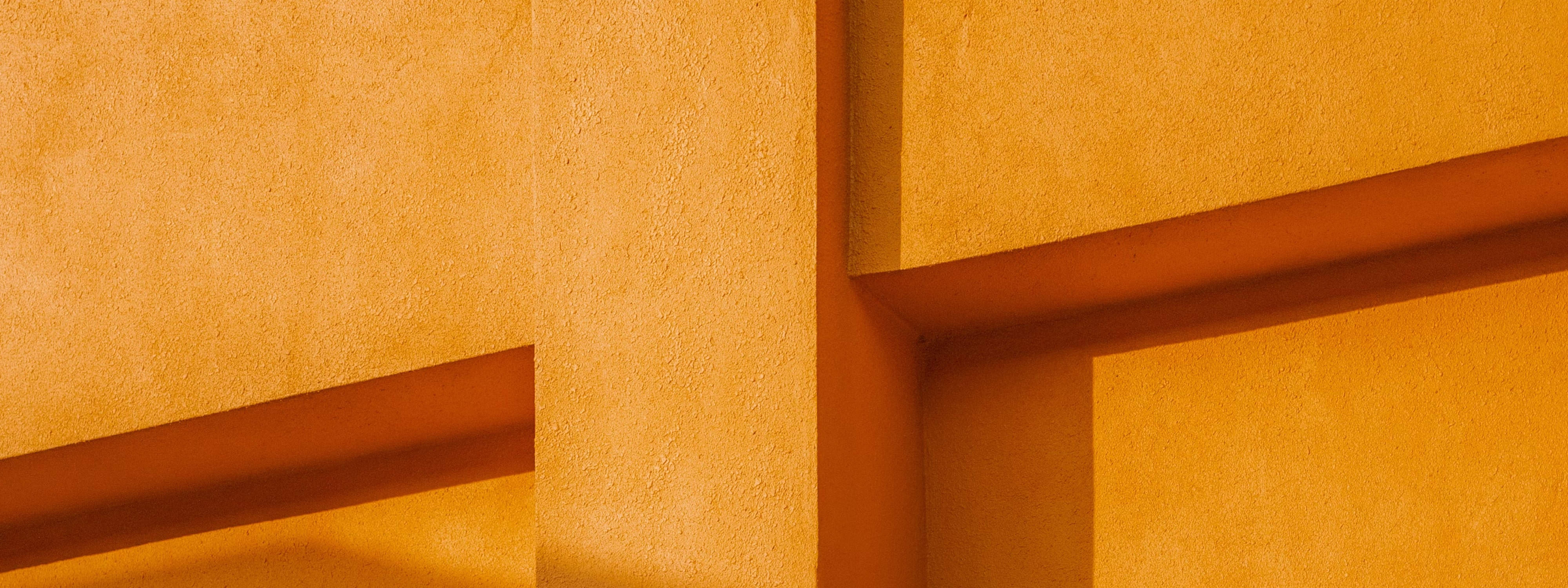 Structured signal blocks in warm light